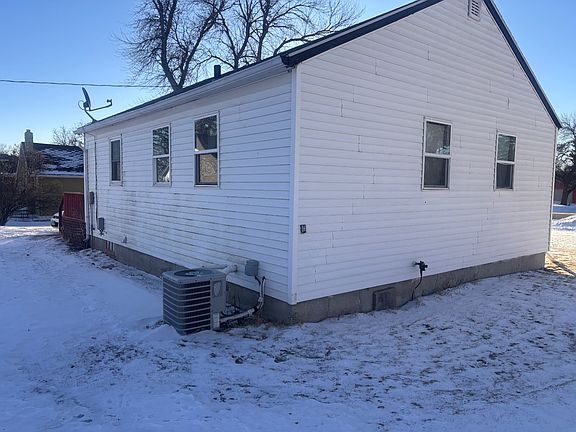 3rd image of 1303 Park Ave NE