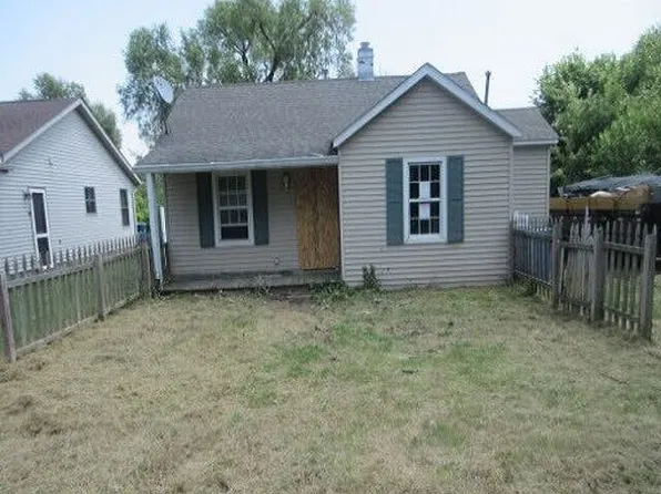 1107 14th St, Silvis, IL 61282