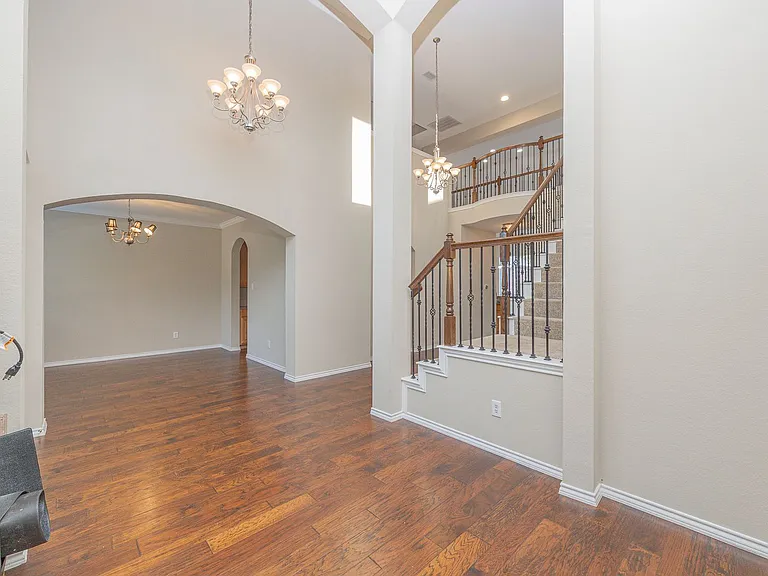 2404 Heather Glen Dr — Photo 9