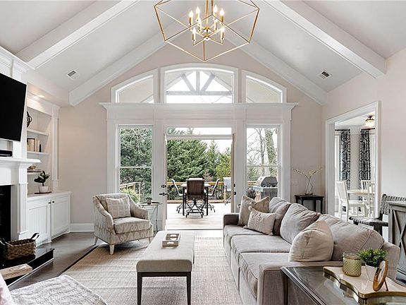 5th image of 300 Knoll Woods Dr