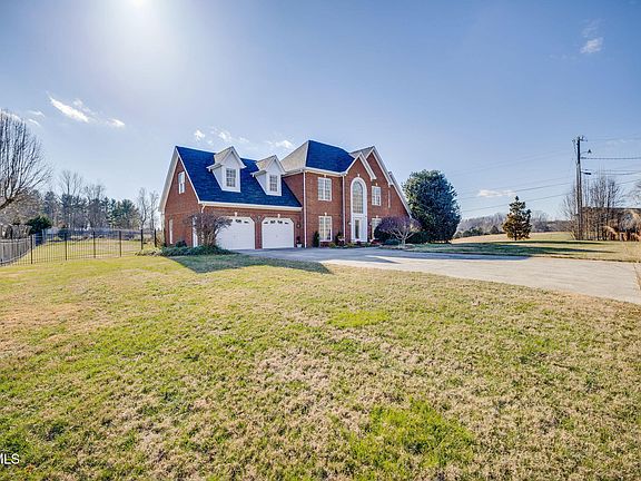 3rd image of 100 Barefoot Landing Dr