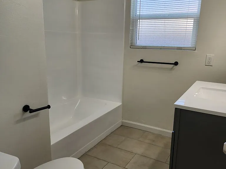 2309 Manor St — Photo 8