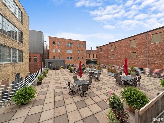 3rd image of 113 W Wayne St APT 212