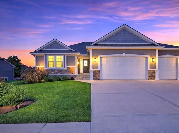 800 154th Pl, Basehor, KS 66007