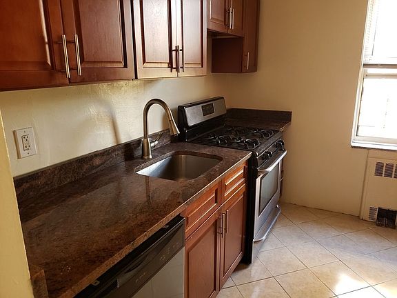 3rd image of 6712 Yellowstone Blvd APT E1