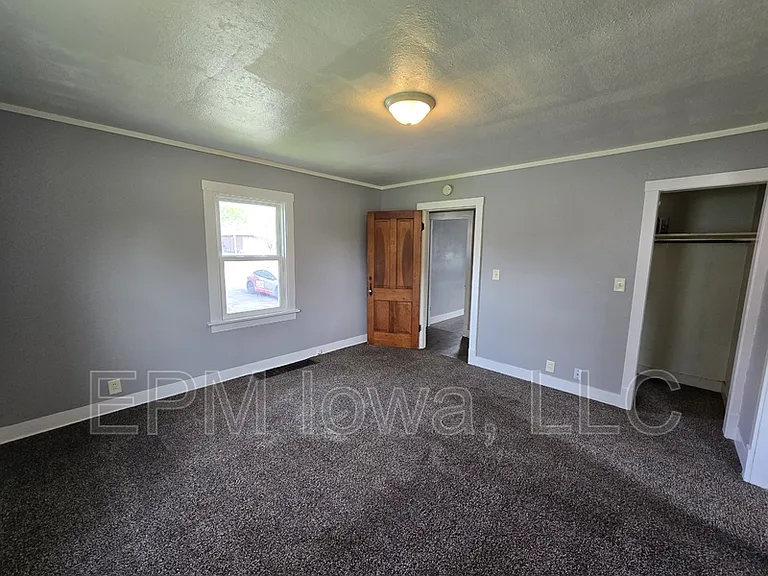 609 1st St W #D — Photo 15