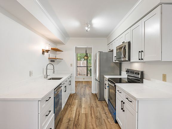 3rd image of 530 Applecross Dr