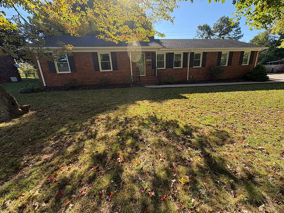 737 Lucerne Dr