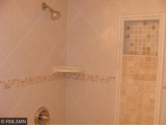 5th image of 386 Rose Ave E