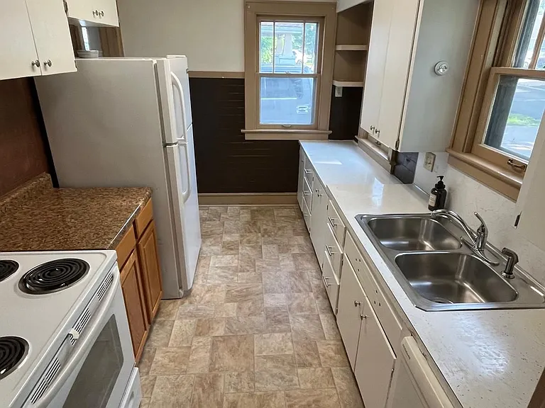 825 W Olive Ave — Photo 3