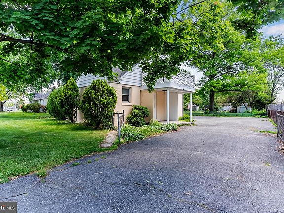 3rd image of 530 Hogestown Rd