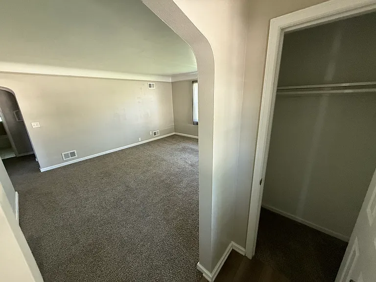 2112 S 42nd St — Photo 13