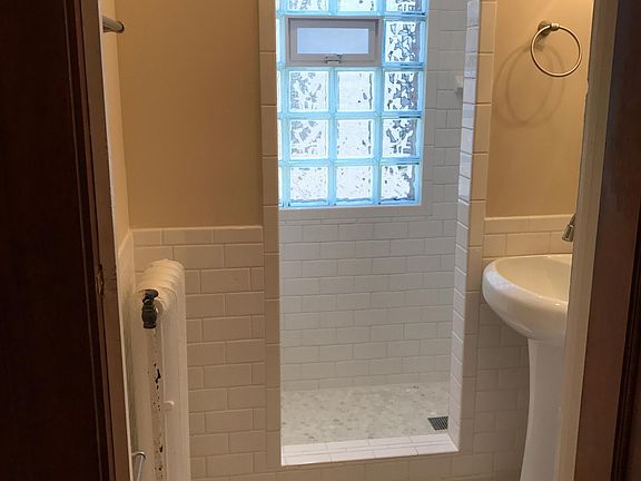 2nd image of 627 University Ave SE #4