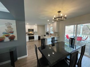 5714 Fox Lake Rd, McHenry, IL 60051