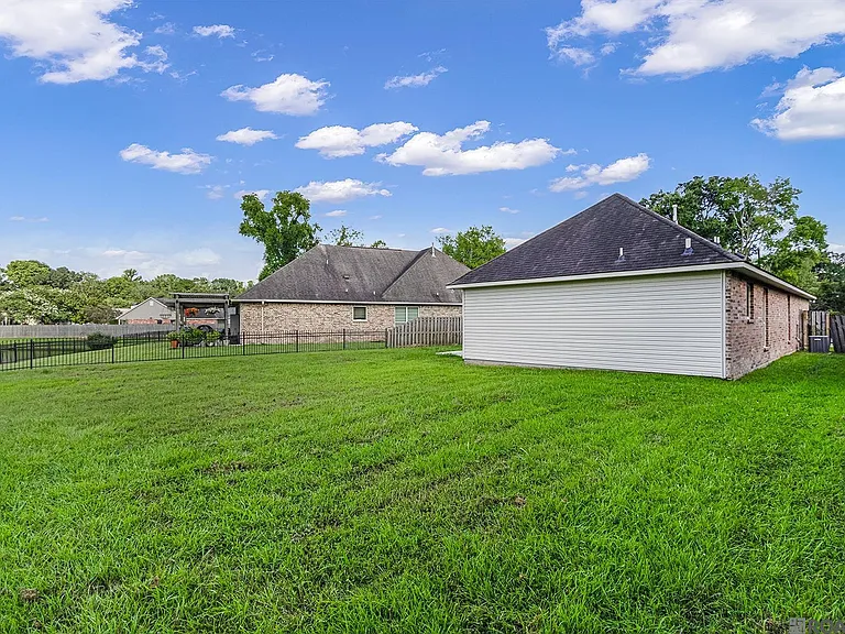8671 Summer Grove Ave — Photo 2