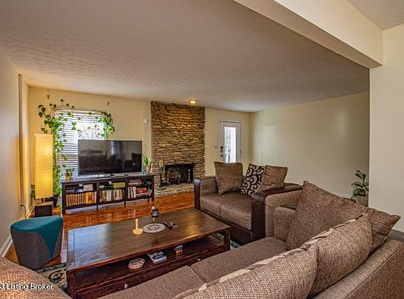 3rd image of 10345 Timberwood Cir