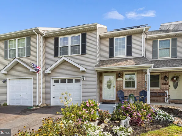 211 Grove Ct, Telford, PA 18969