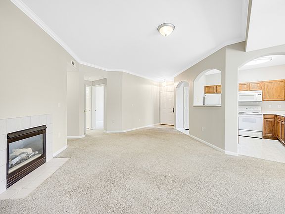 5th image of 3864 Riviera Grv APT 102