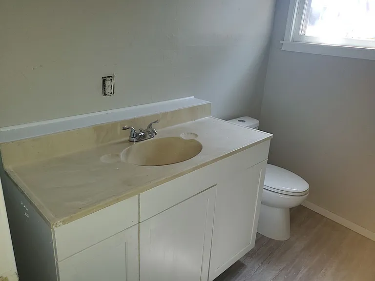 724 NW 96th St — Photo 3