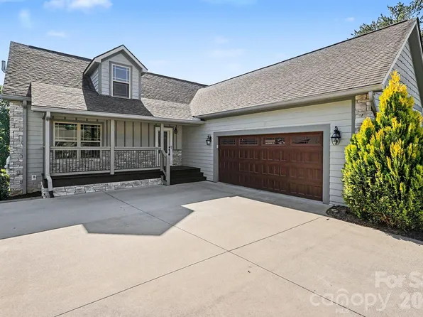 168 Triple Fairways Dr, Hendersonville, NC 28739