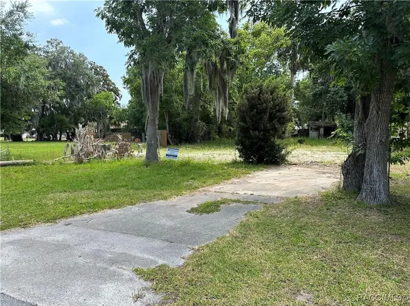 563 NW 8th Ave, Crystal River, FL 34428