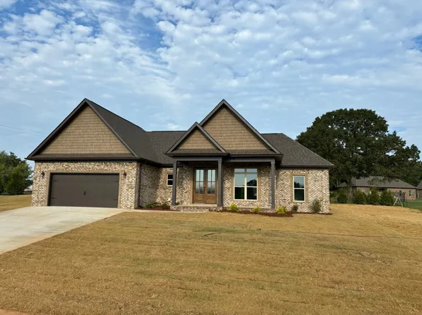 205 Dogwood Dr, Rogersville, AL 35652