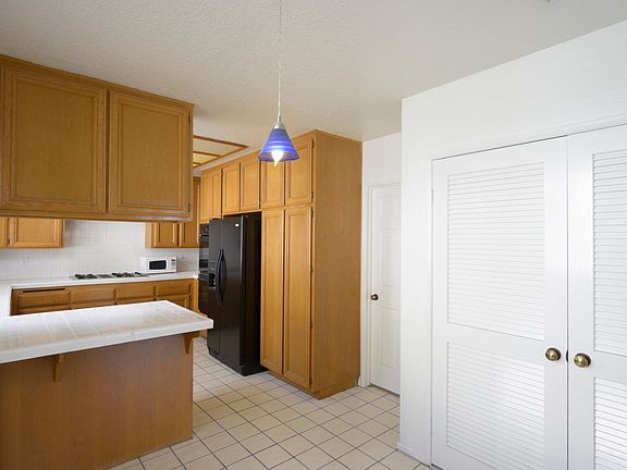 5th image of 437 E Bougainvillea Ln