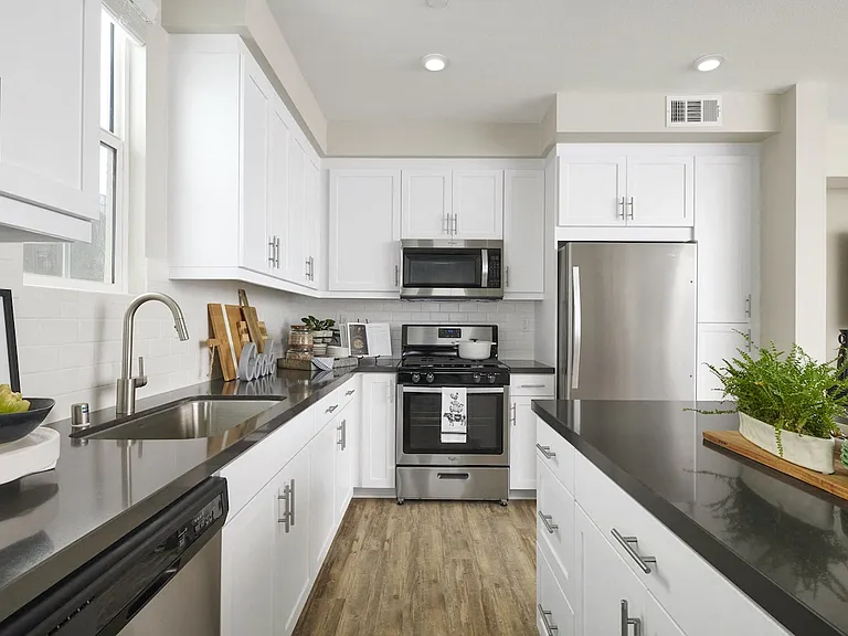 Lincoln Village Apartment Homes — Photo 18