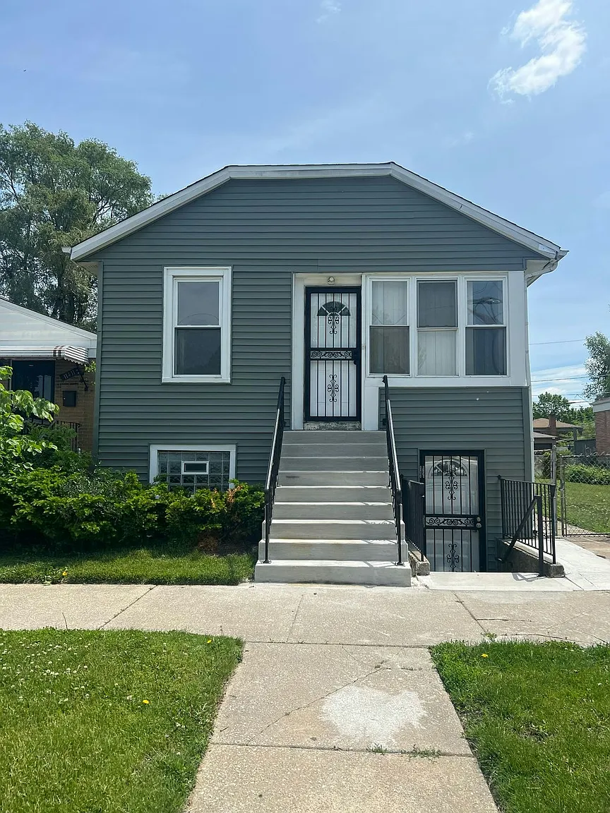 11415 S Elizabeth St photo 1