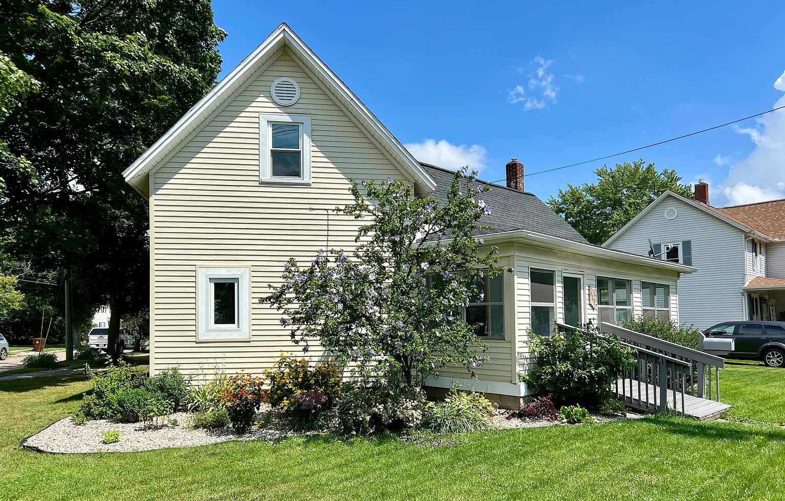 409 Monroe St photo 1