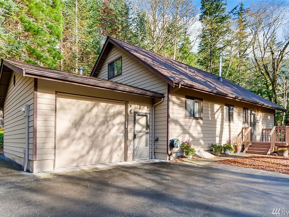 Original owners had this home built in a tranquil setting.  To the right of the house is a seasonal creek.  Wildlife abounds here.  