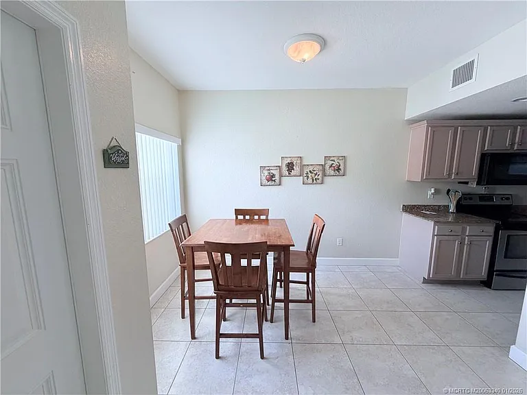 4210 Gator Trace Ave #B — Photo 5