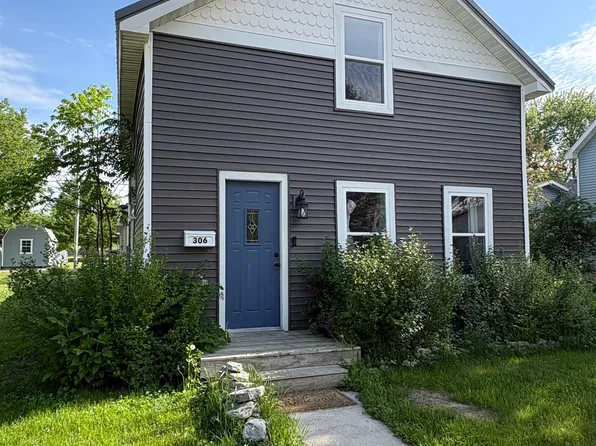 306 2nd St, Oconto, WI 54153