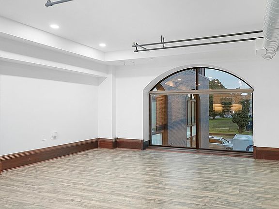 4th image of 600 7th St NW Unit 209