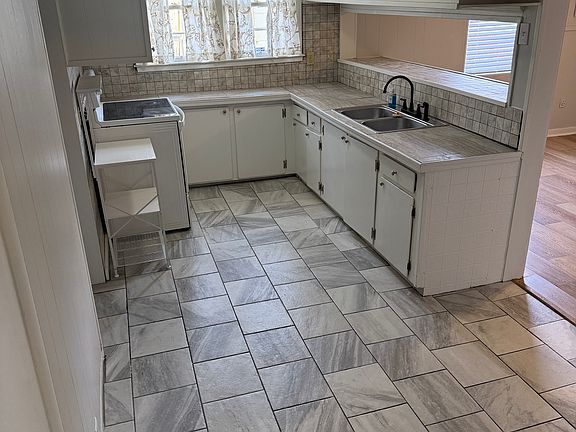 5th image of 2355 McGaughey St