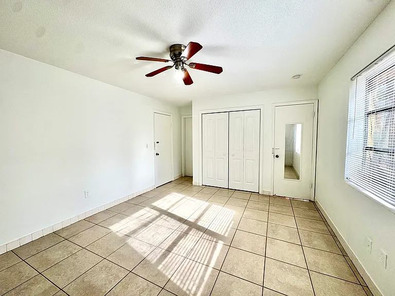 411 SE 23rd Ave #B — Photo 12