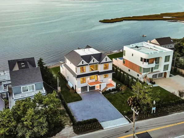 498 Dune Rd, Westhampton Beach, NY 11978