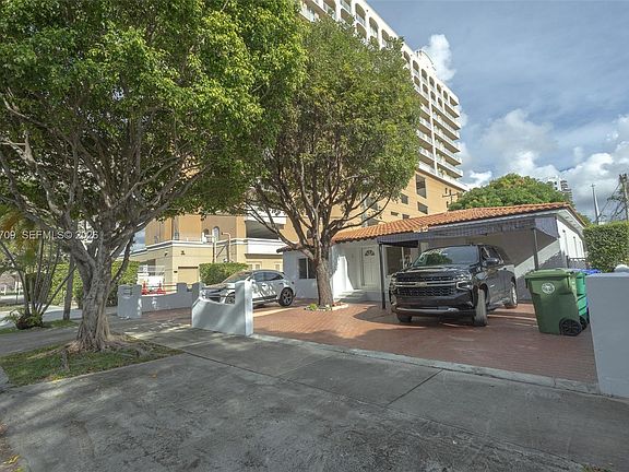 4th image of 2675 SW 24th Ter