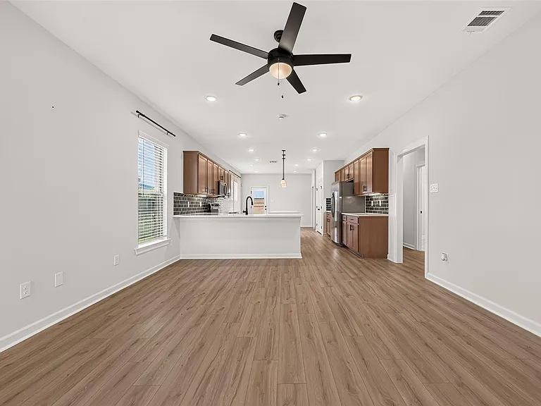 10726 Sky Creek Ln — Photo 9