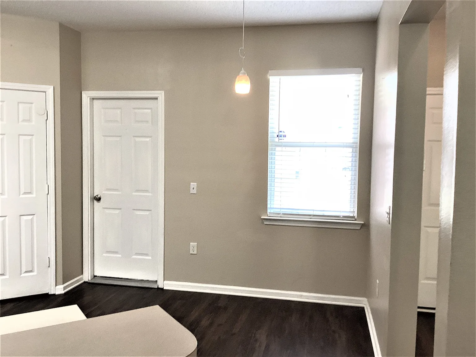 3 bed, 2.0 bath, 1614 sqft, $2,300 — Photo 4