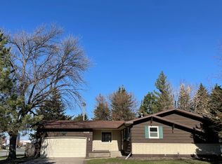 3120 Legend Ln, Grand Forks, ND 58201