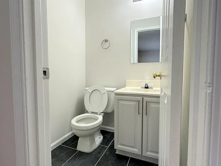 7822 Brookview Ct — Photo 12
