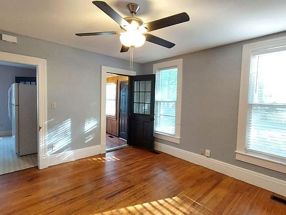 5th image of 602 W 1st St