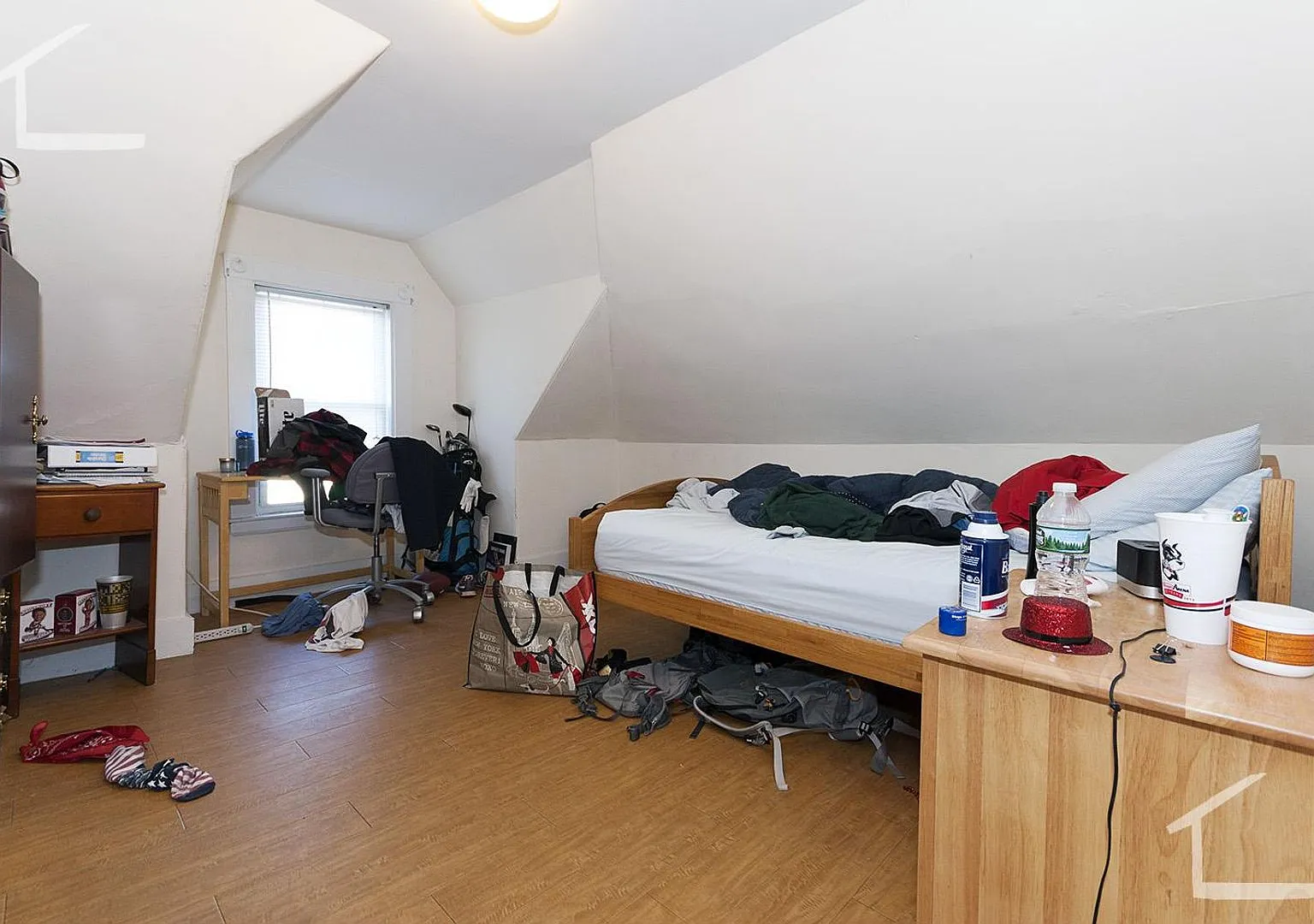 hige 4 bed split in allston — Photo 1