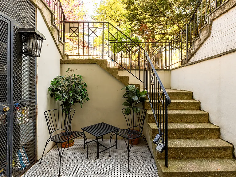 1354 Kenyon St NW — Photo 22