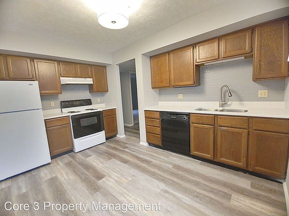 3rd image of 715 Fairmont Dr #2-C