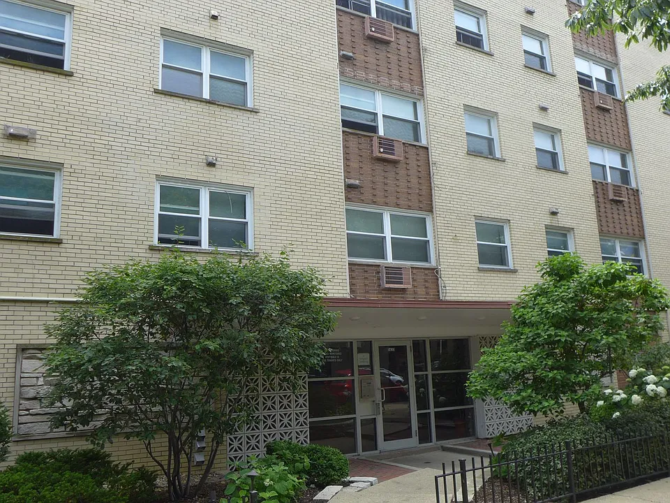 Winthrop Suites Apartments