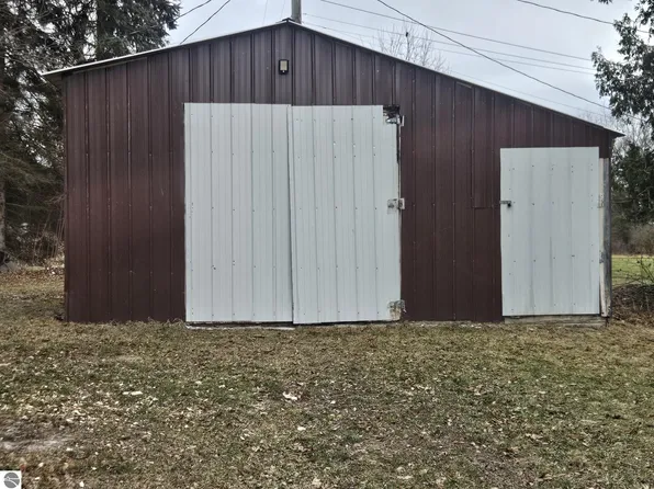 8050 W Gerardin St #11, Lake, MI 48632