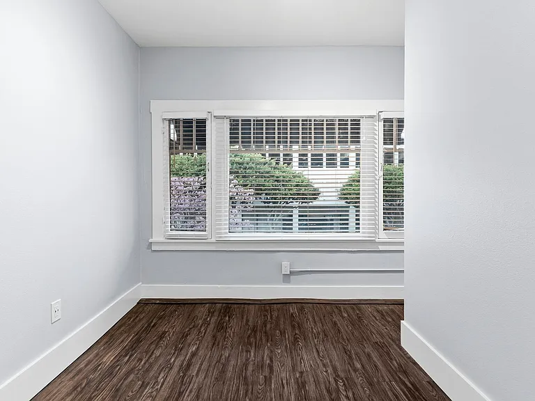 138 Elm Avenue — Photo 33