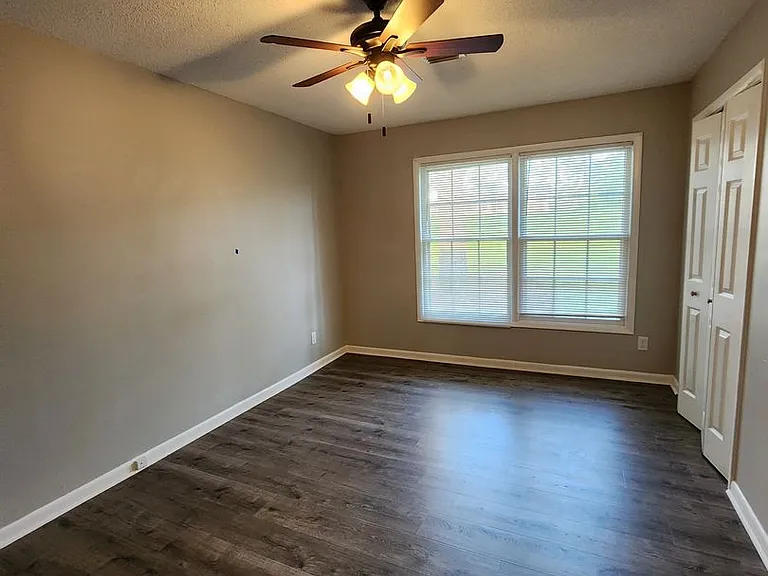2205 Gornto Rd — Photo 24